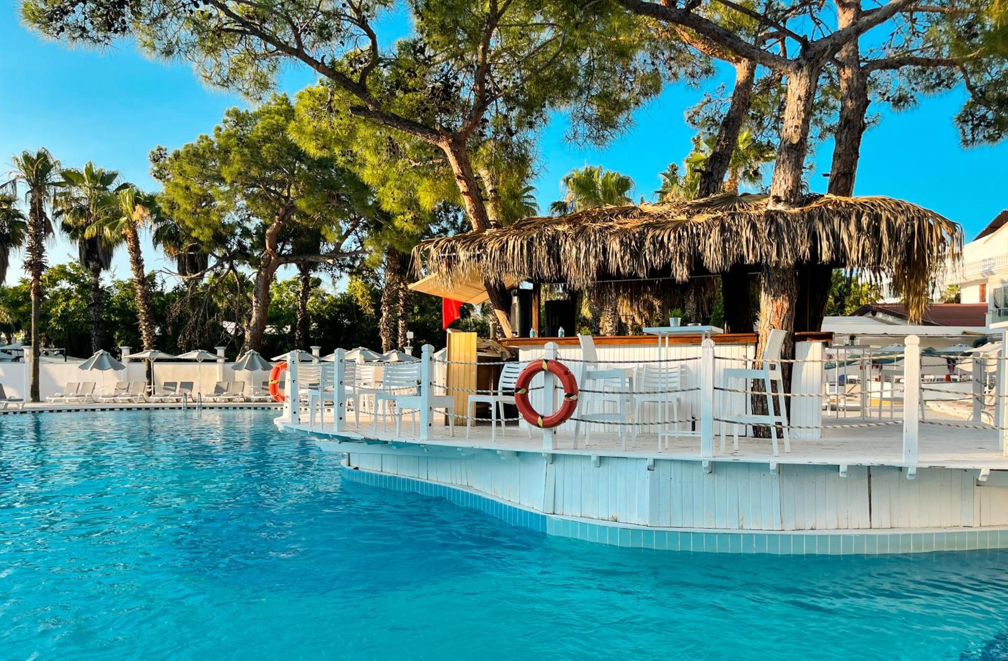 Catamaran Quality Times Hotel Kemer Exterior photo